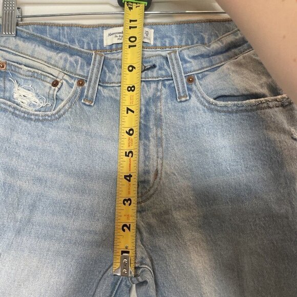 Abercrombie & Fitch Mid Rise Boyfriend Light Wash Distressed Jeans Size 25 0S - Picture 5 of 7